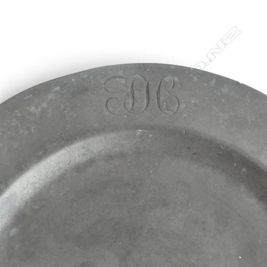 ANTIQUE PEWTER PLATE w. monogram & touchmark 'LONDON' Dia.250mm Image 1++