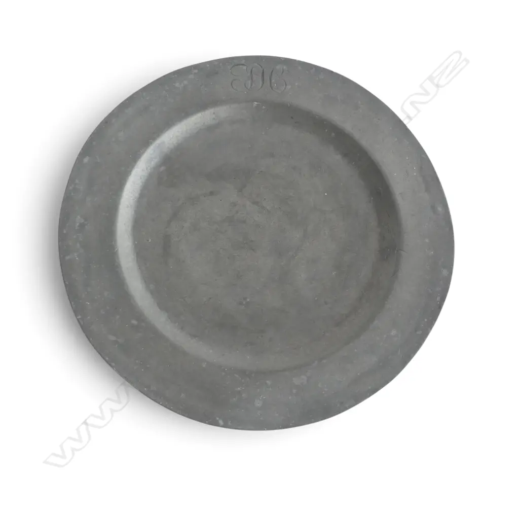 ANTIQUE PEWTER PLATE w. monogram & touchmark 'LONDON' Dia.250mm Image 1++