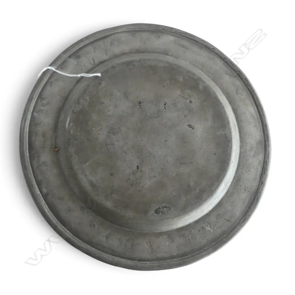 ANTIQUE PEWTER PLATE w. monogram & touchmark 'LONDON' Dia.250mm Image 1++