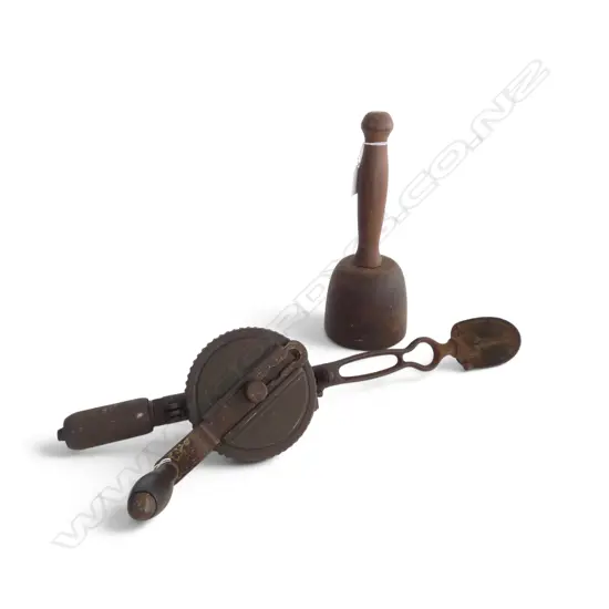 ANTIQUE ‘MILLER FALLS’ BREAST DRILL INBUILT LEVEL & WOODEN MALLET, L.450MM L.280MM