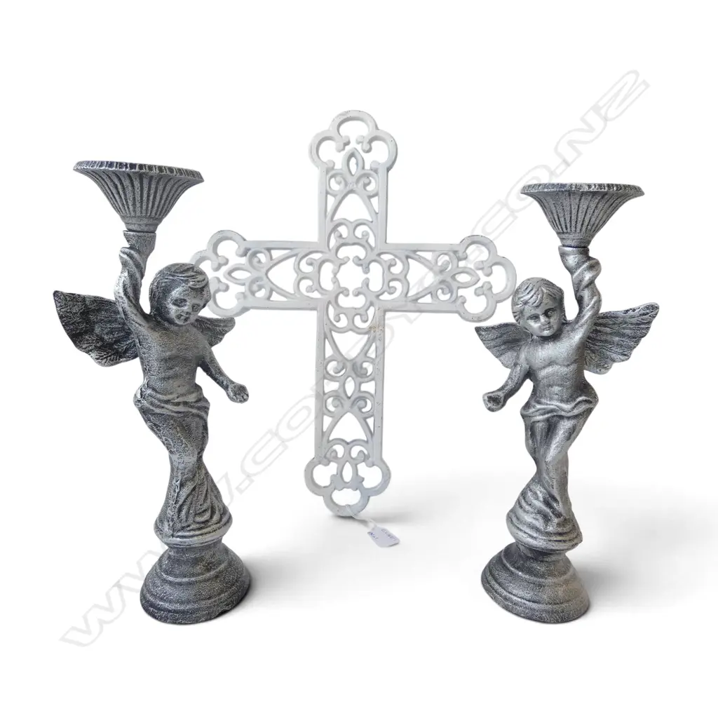 3 PCES CAST IRON; PR CANDLESTICKS H.350mm, CROSS 440x355mm Image 1++
