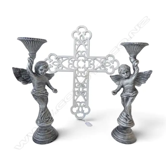 3 PCES CAST IRON; PR CANDLESTICKS H.350mm, CROSS 440x355mm