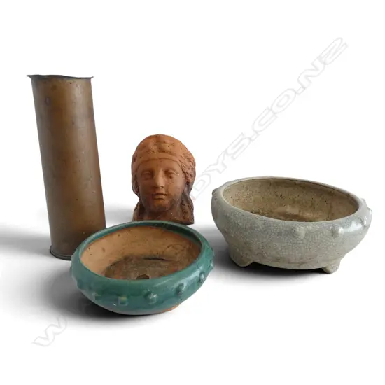 SHELL CASE H.290mm + 3 PLANTERS (2 ORIENTAL BONSAI 260mm dia, TERRACOTTA HEAD)