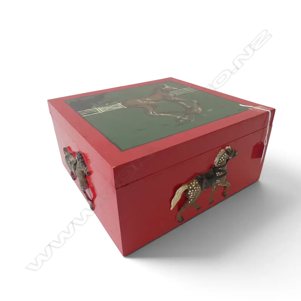 HINGED LIDDED BOX w. HAND-PAINTED PONY DECORATION signed Nina 315x300x155mm Image 1++