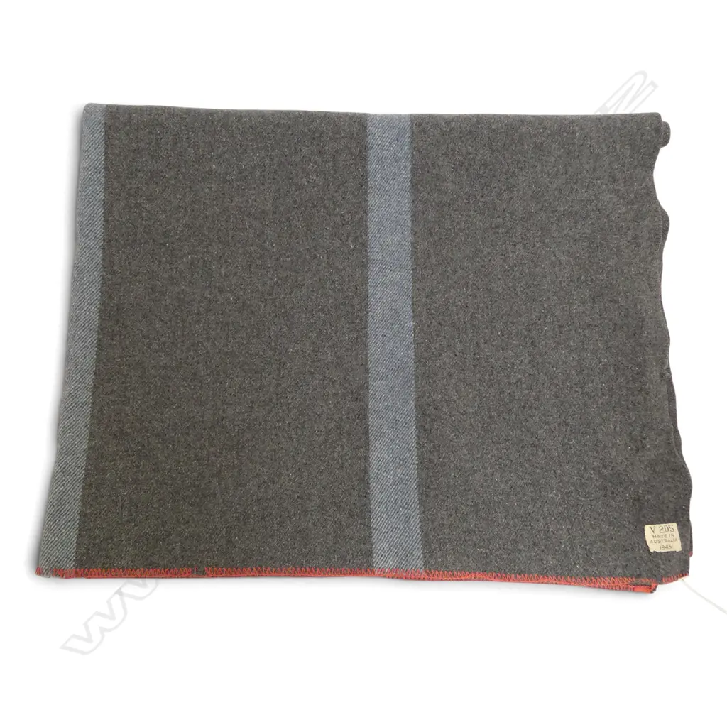 VINTAGE AUSTRALIAN WW11 PERIOD BLANKET 'V 205 MADE IN AUSTRALIA 1945' Image 1++