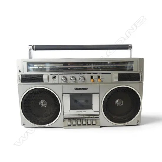 1985 SANYO AM FM STEREO RADIO AND CASSETTE PLAYER aerial fault