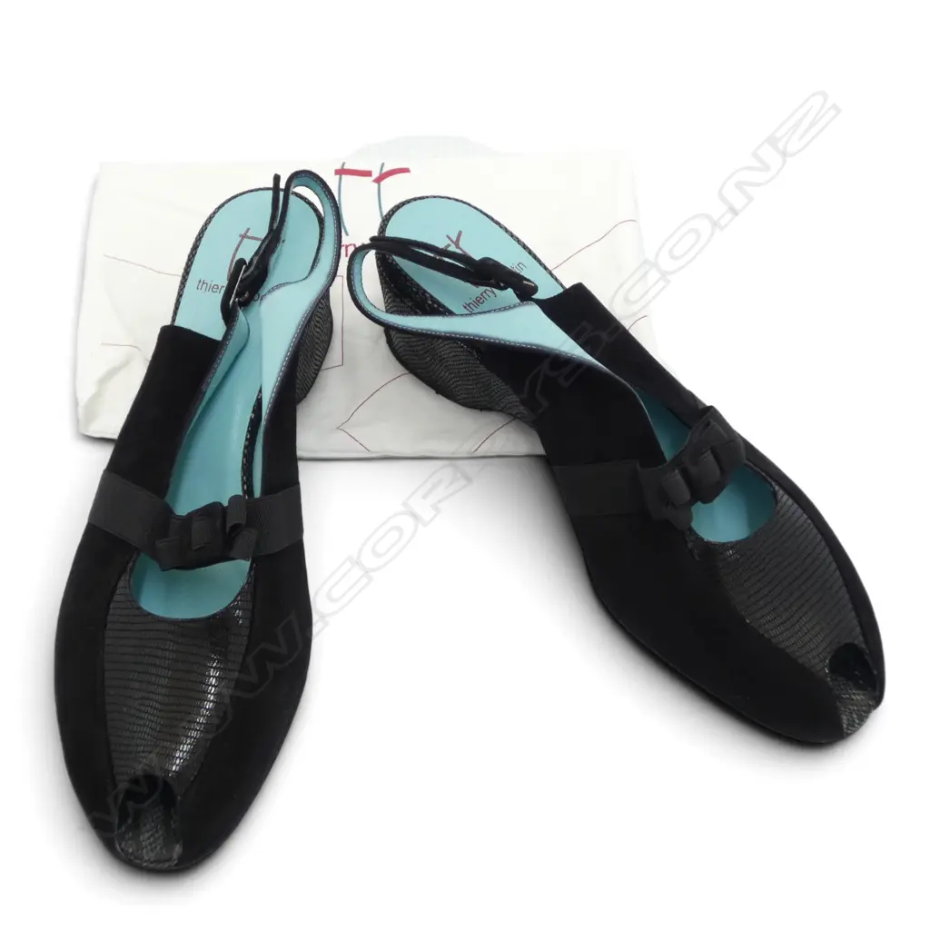 PR ITALIAN THIERRY REBOTIN SHOES, SZ W41, soft black suede, unworn condition, ex SCARPA Image 1++