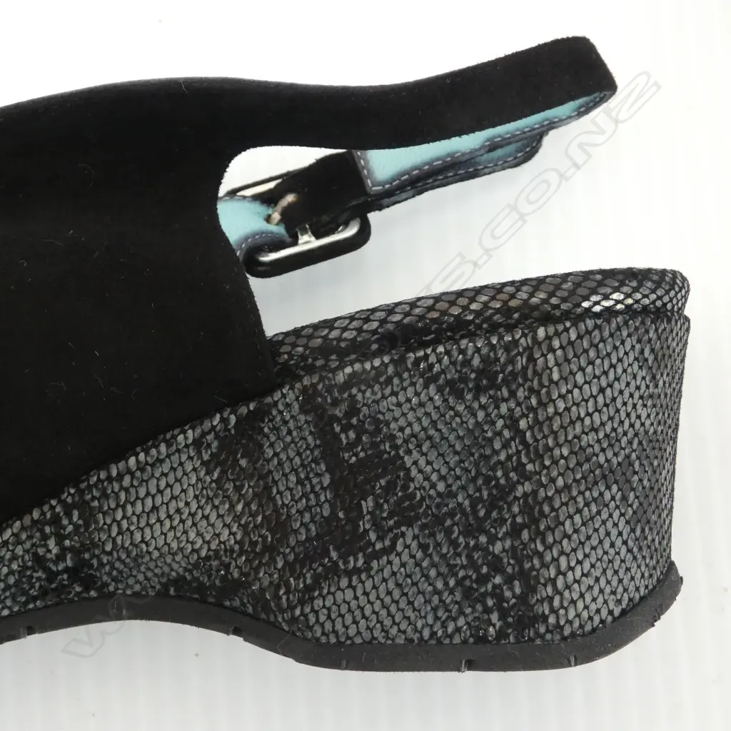 PR ITALIAN THIERRY REBOTIN SHOES, SZ W41, soft black suede, unworn condition, ex SCARPA Image 1++