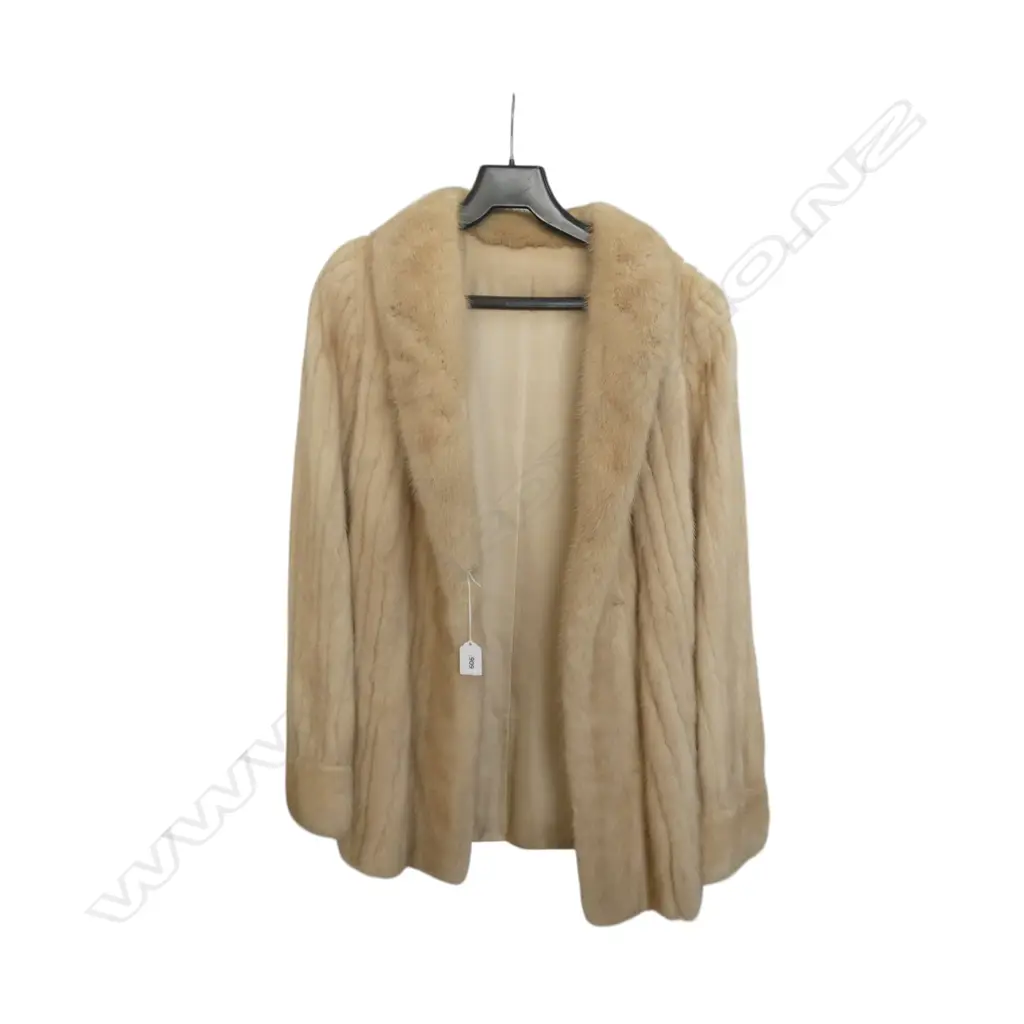 VINTAGE PEARL MINK FUR JACKET vendor acquired 1984 Lazare's Furs, Windsor Ontario, values NZ $2,200 1985 Image 1++