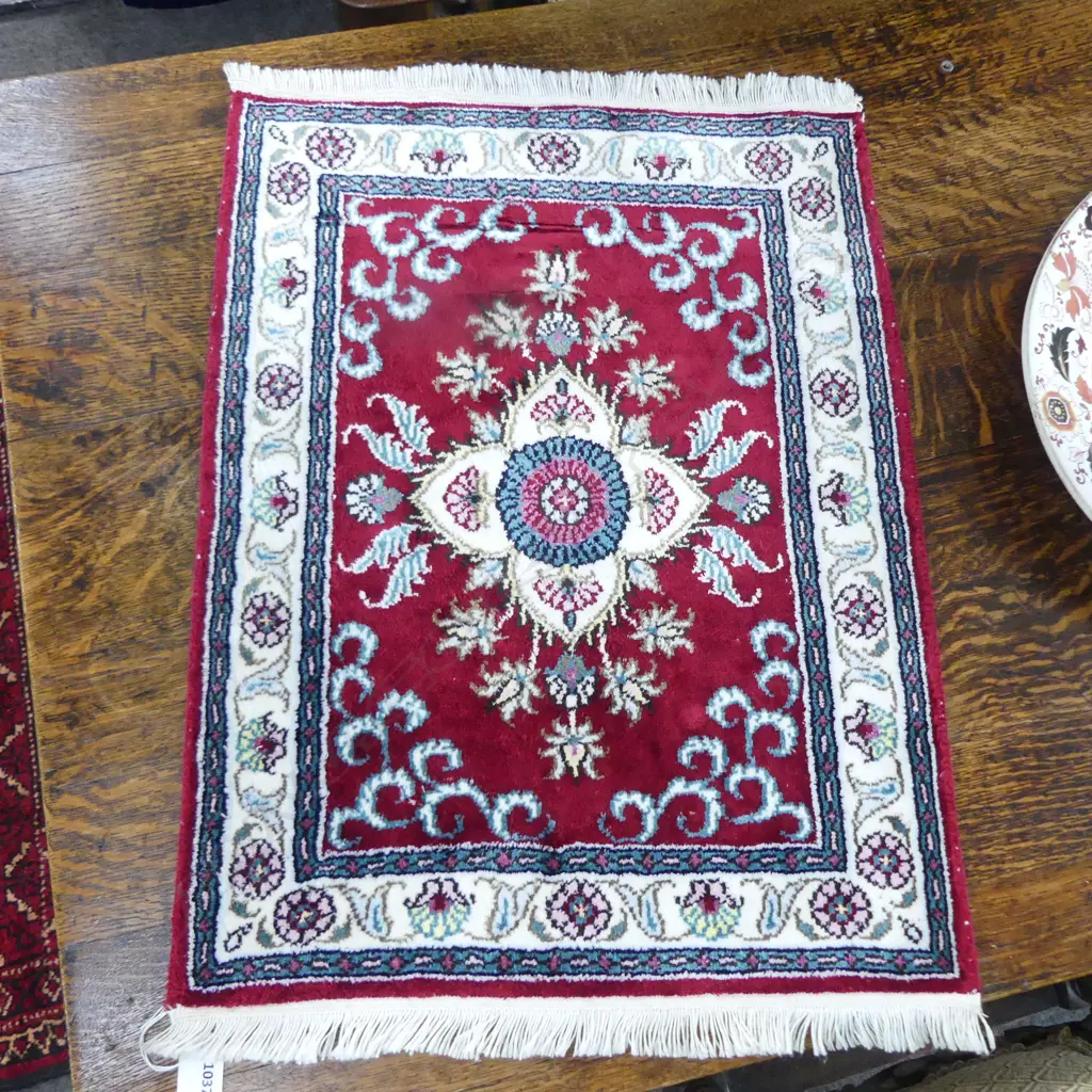 HAND KNOTTED RUG MAT - WOOL / SILK? PILE 600x460mm Image 1++