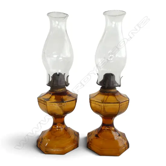 VINTAGE KEROSENE LAMP w. amber glass bases, one glass shade faults H.440mm