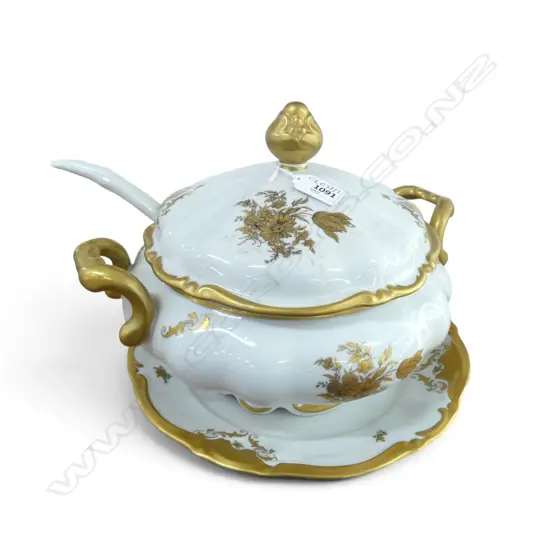 LIMOGES TUREEN, LADLE & PLATE 290mm dia