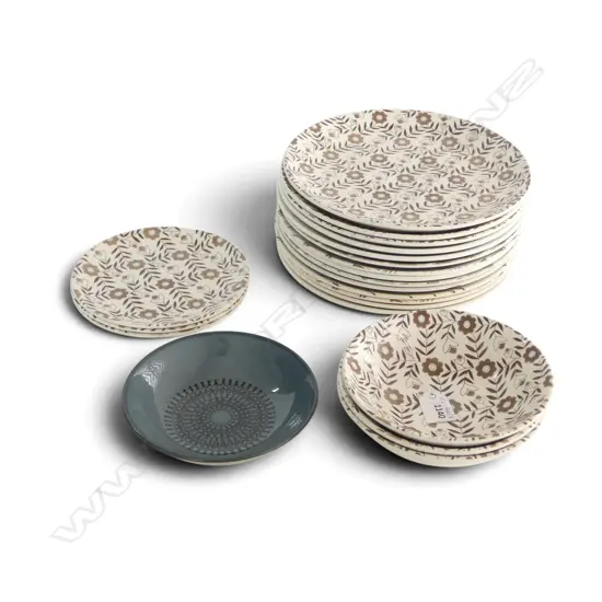 ASST. CROWN LYNN, MOSTLY DINNER PLATES, CHIPS