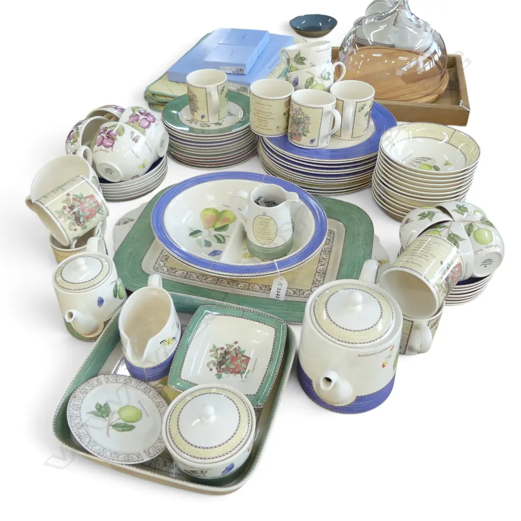 LG WEDGWOOD 'SARAH'S GARDEN' PATTERN DINNER SERVICE Incl. ASST. TABLE MATS  Image 1++