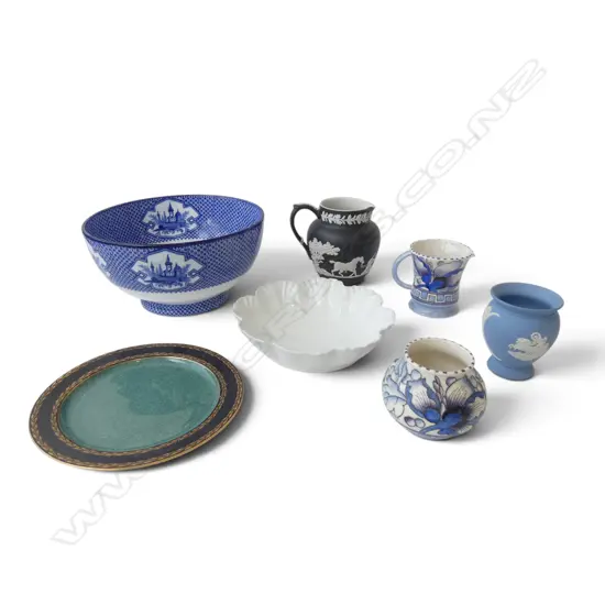 7 PCES CHINA INCL. LG B/W BOWL 260mm dia