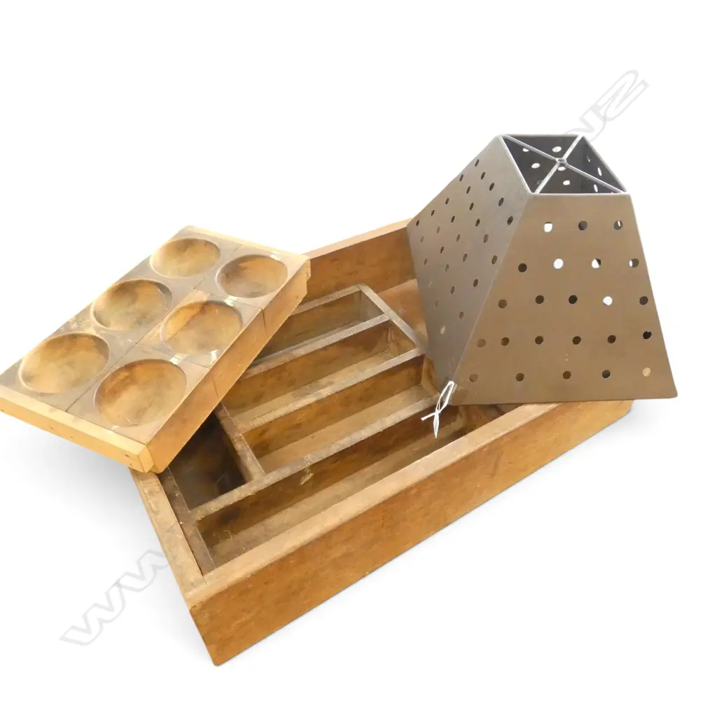 3 WOODEN TRAYS 420x640mm + METAL LAMP SHADE Image 1++