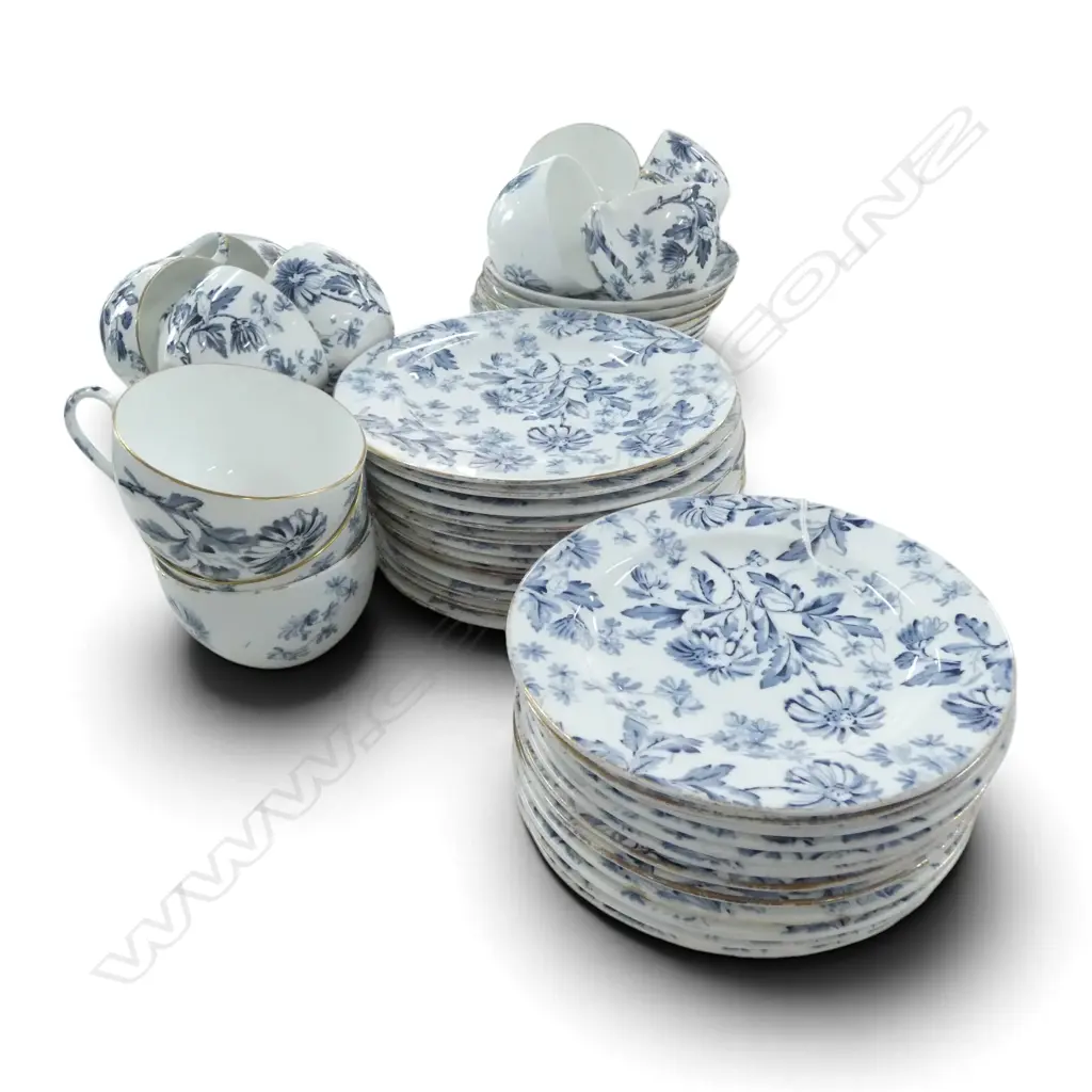 ANTIQUE WEDGWOOD B/W FLORAL PATTERN CHINA ... Image 1++