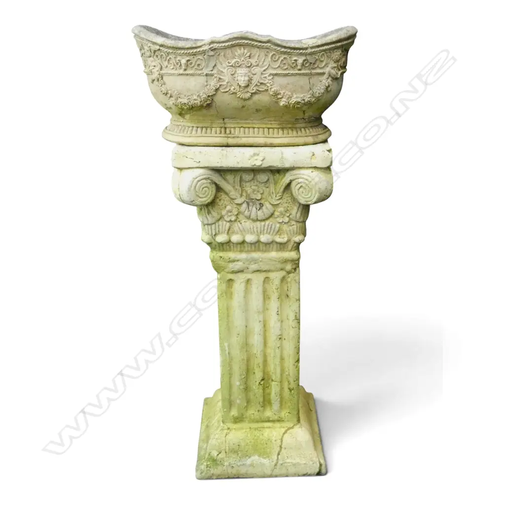 CONCRETE PLANTER AF ON PLINTH H.820mm Image 1++
