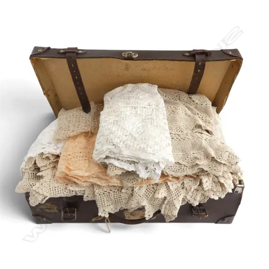 SUITCASE w. ASST. LINENS