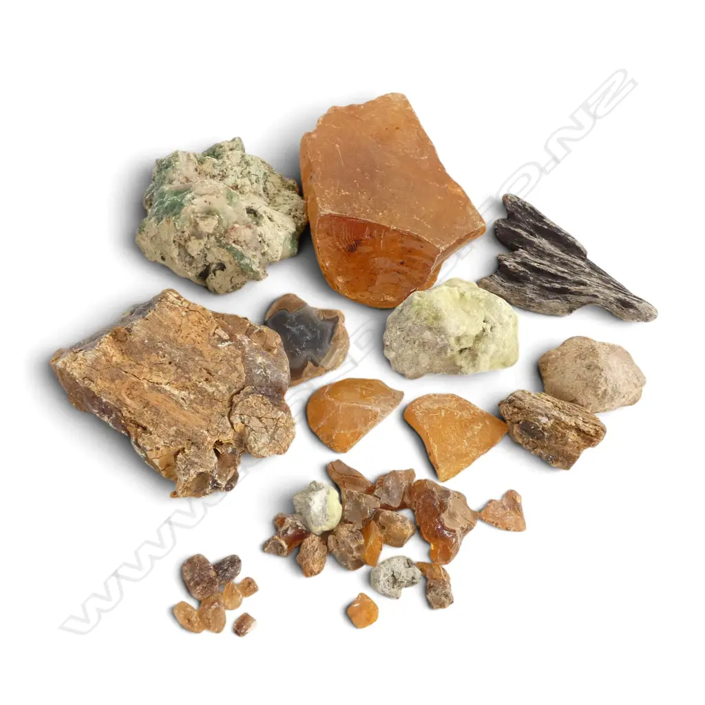 KAURI GUM / GEMSTONE Image 1++