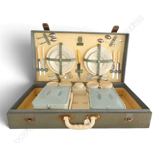 VINTAGE CASED 2 PLACE BREXTON PICNIC SET 