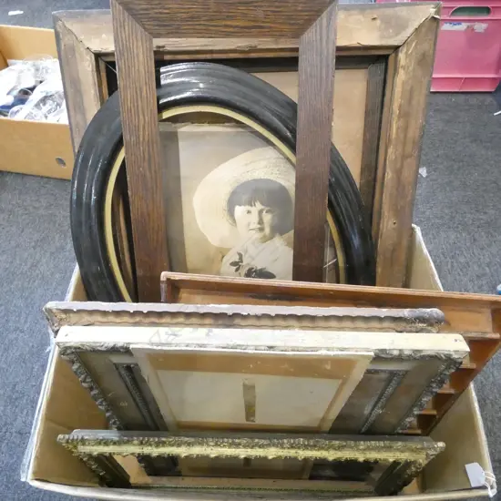 5 FRAMES, 2 PORTRAITS, MIRROR, PLYWOOD RACK W.395mm