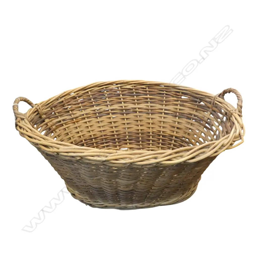 LARGE VINTAGE WOVEN WICKER LAUNDRY STORAGE BASKET, L.690MM W.650MM H.300MM Image 1++