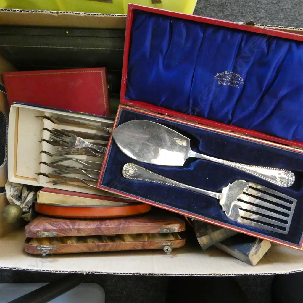 CASED CUTLERY, 2 ENAMELLED CAST IRON CASSEROLES ETC Image 1++