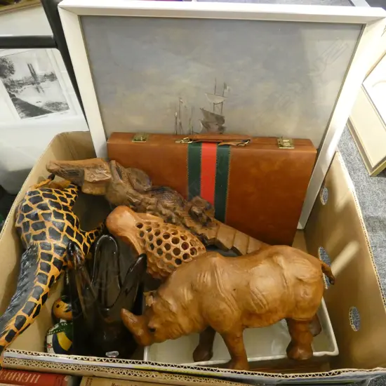ARTWORK ,4 ANIMALS, BESWICK TROUGH VASE W.300mm, ART GLASS VASE H.240mm ETC