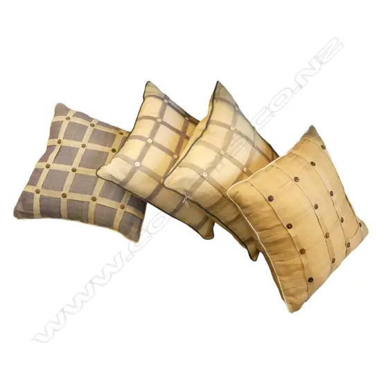 4 LG CUSHIONS 600x600mm