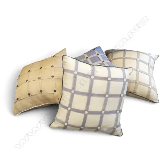 4 LG CUSHIONS 600x600mm