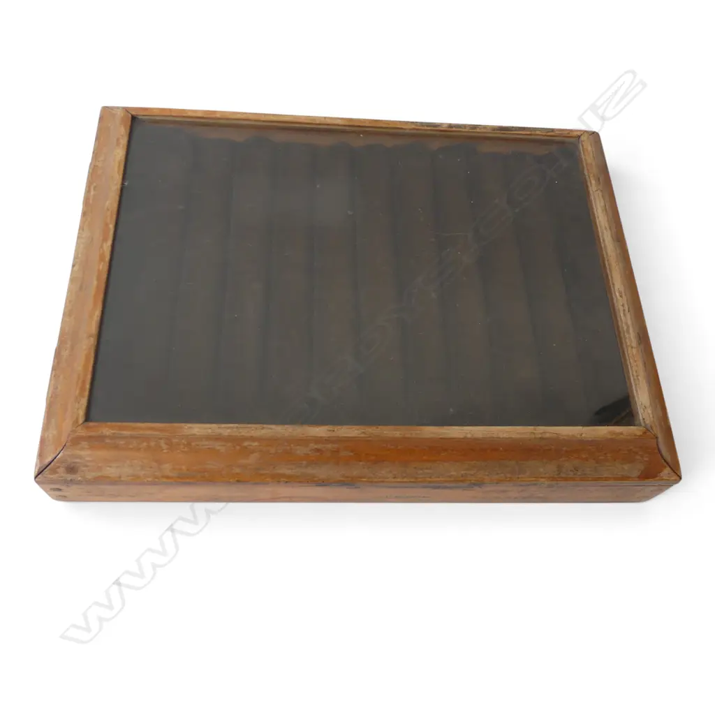 RING DISPLAY CASE W. HINGED GLASS TOP 290x395x75mm Image 1++