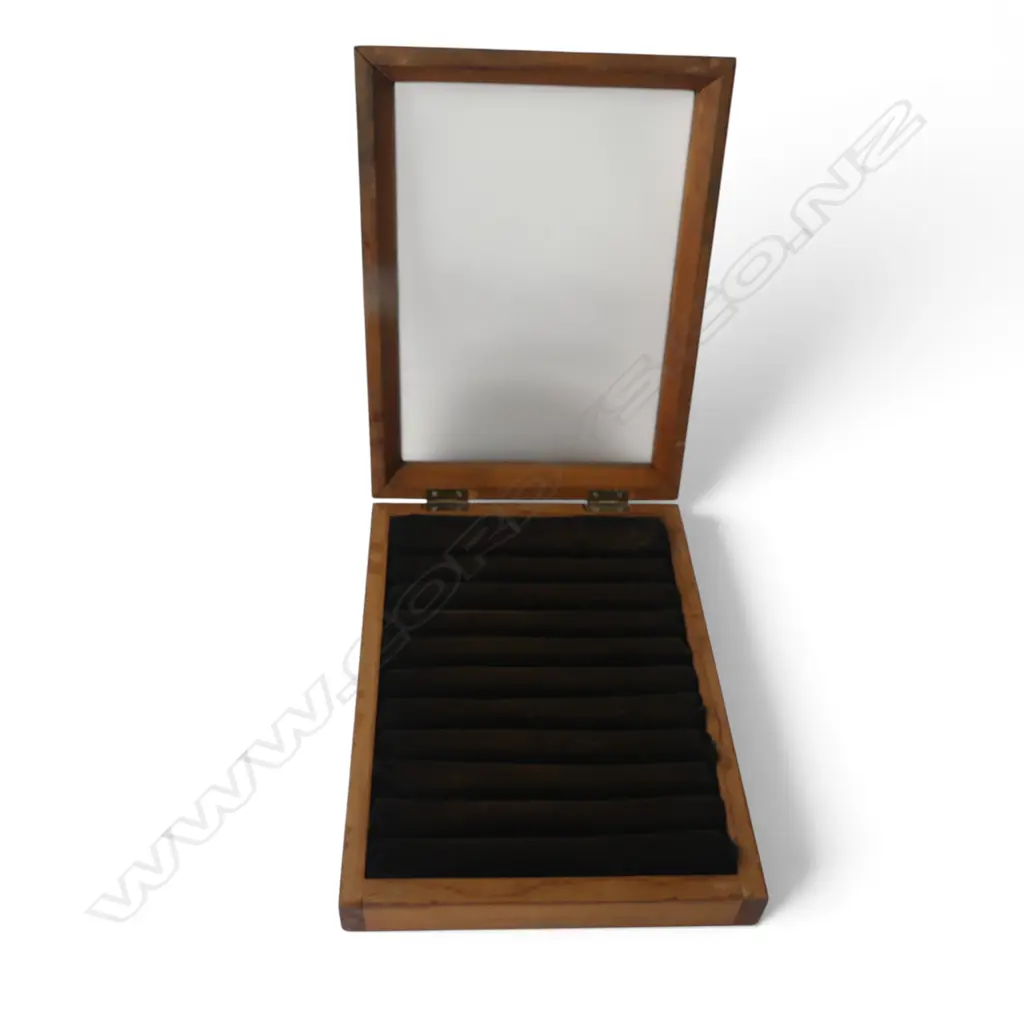 RING DISPLAY CASE W. HINGED GLASS TOP 290x395x75mm Image 1++