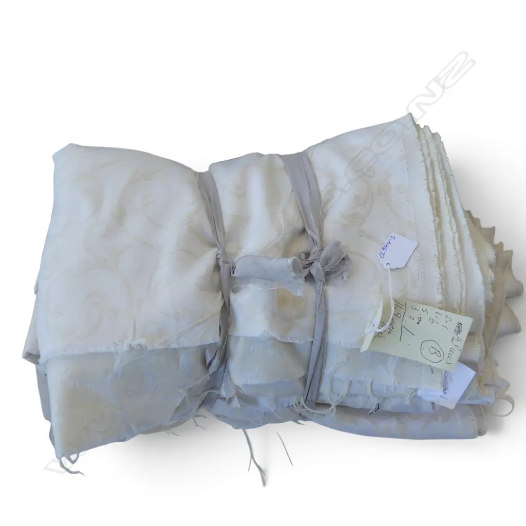 4 PCES OF IVORY DAMASK POLY/COTTON 11.9M TOTAL Image 1++