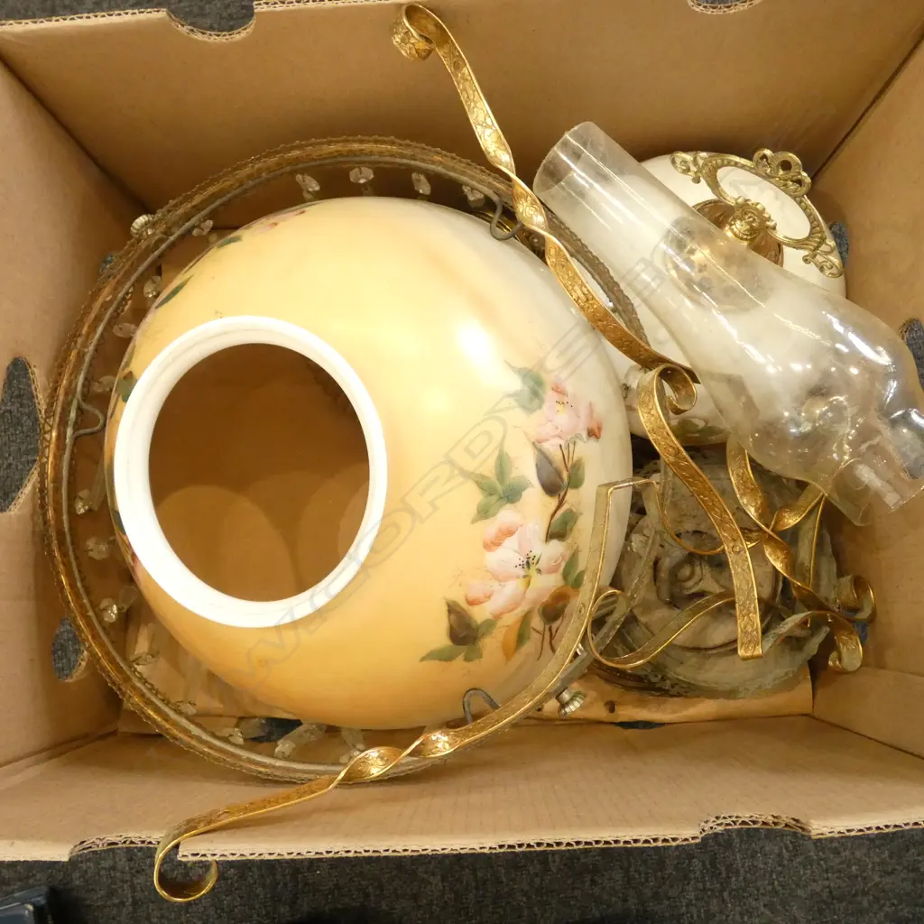 ANTIQUE HANGING LANTERN Image 1++