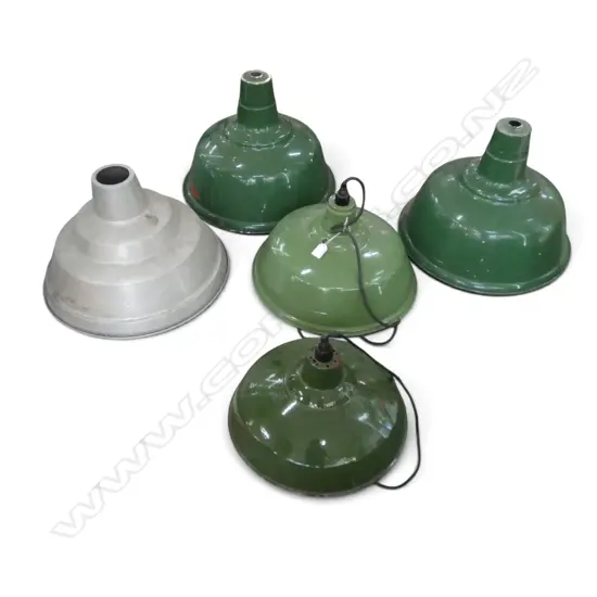 3 INDUSTRIAL SHADES + 2 INDUSTRIAL PENDANT WIRED LAMPS