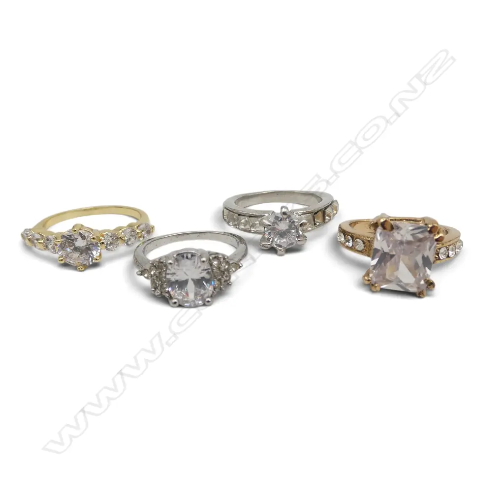 4 COSTUME RINGS  Image 1++