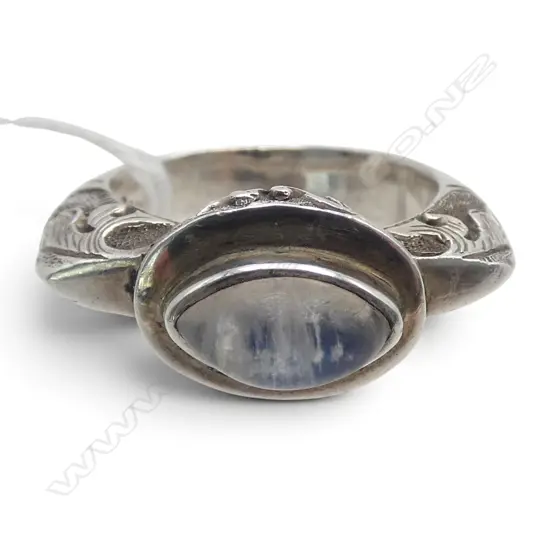 925 SILVER RING, 11.7gms SIZE O