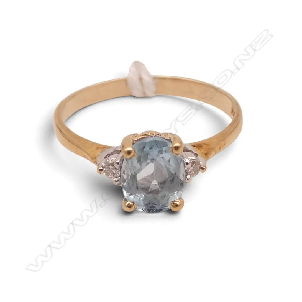 18CT GOLD AQUAMARINE AND DIAMOND RING 2.36gms SIZEO1/2 Image 1++