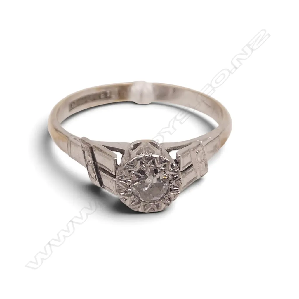 18CT GOLD AND DIAMOND SOL. RING 2.40gms SIZE N Image 1++