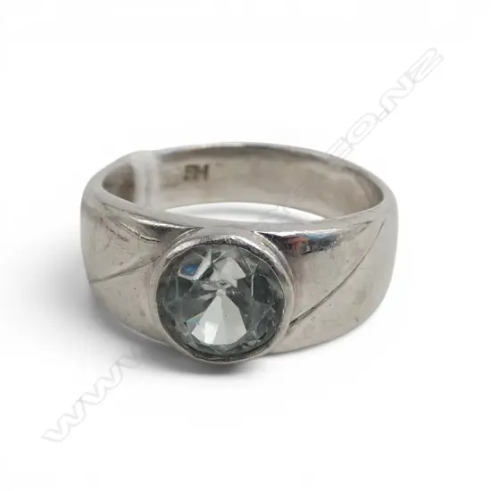 PLATINUM 'PT900' RING with white gem stone 6gms SIZE K