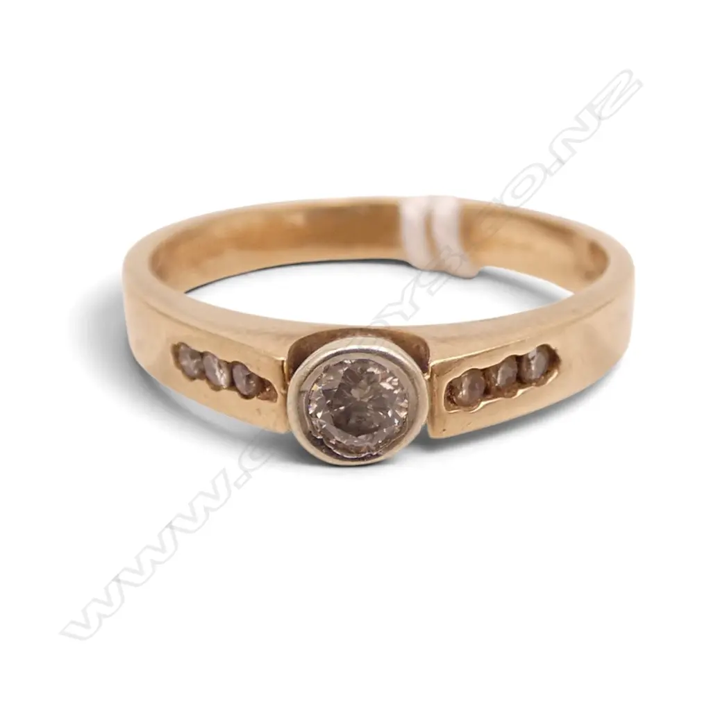 9CT DIAMOND RING, 2.8gms SIZE O Image 1++