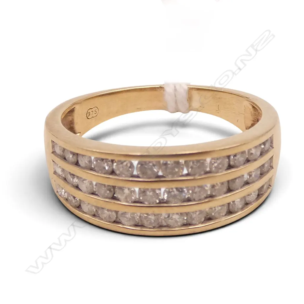 9CT Y/GOLD AND THREE CHANNEL SET DIAMOND RING 3.99gms SIZE T Image 1++