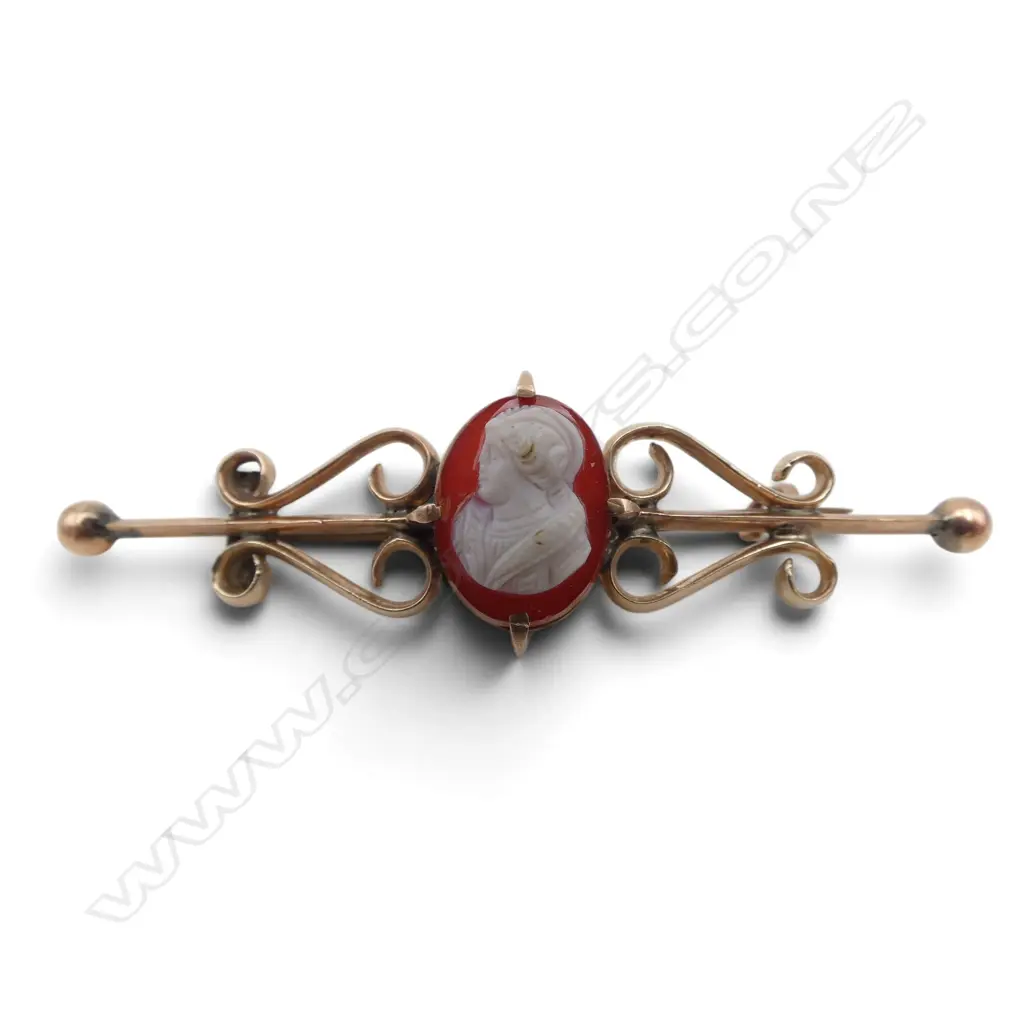 9ct GOLD CAMEO BAR BROOCH pin not gold 4.25gms Image 1++