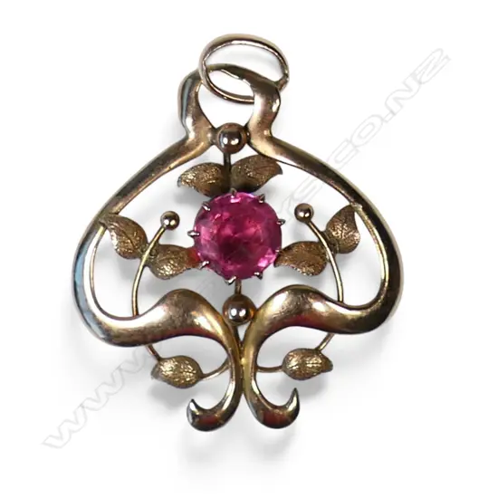 EDWARDIAN ART NOUVEAU 9CT Y.GOLD & ALMANDINE GARNET PENDANT, 2.25gm
