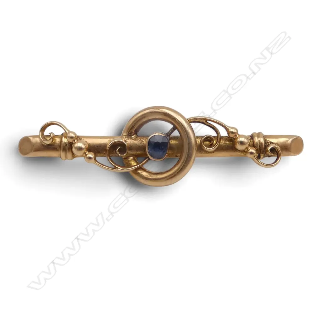 15CT BAR BROOCH w. BLUE STONE, W.40mm 2.5gms Image 1++
