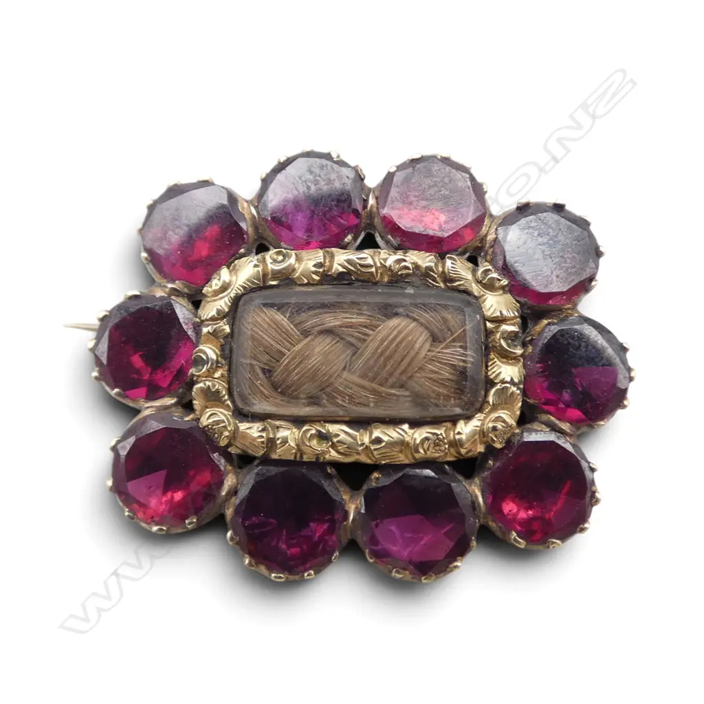 GEORGIAN 14CT GOLD AND GARNET MOURNING BROOCH 4.32gms Image 1++
