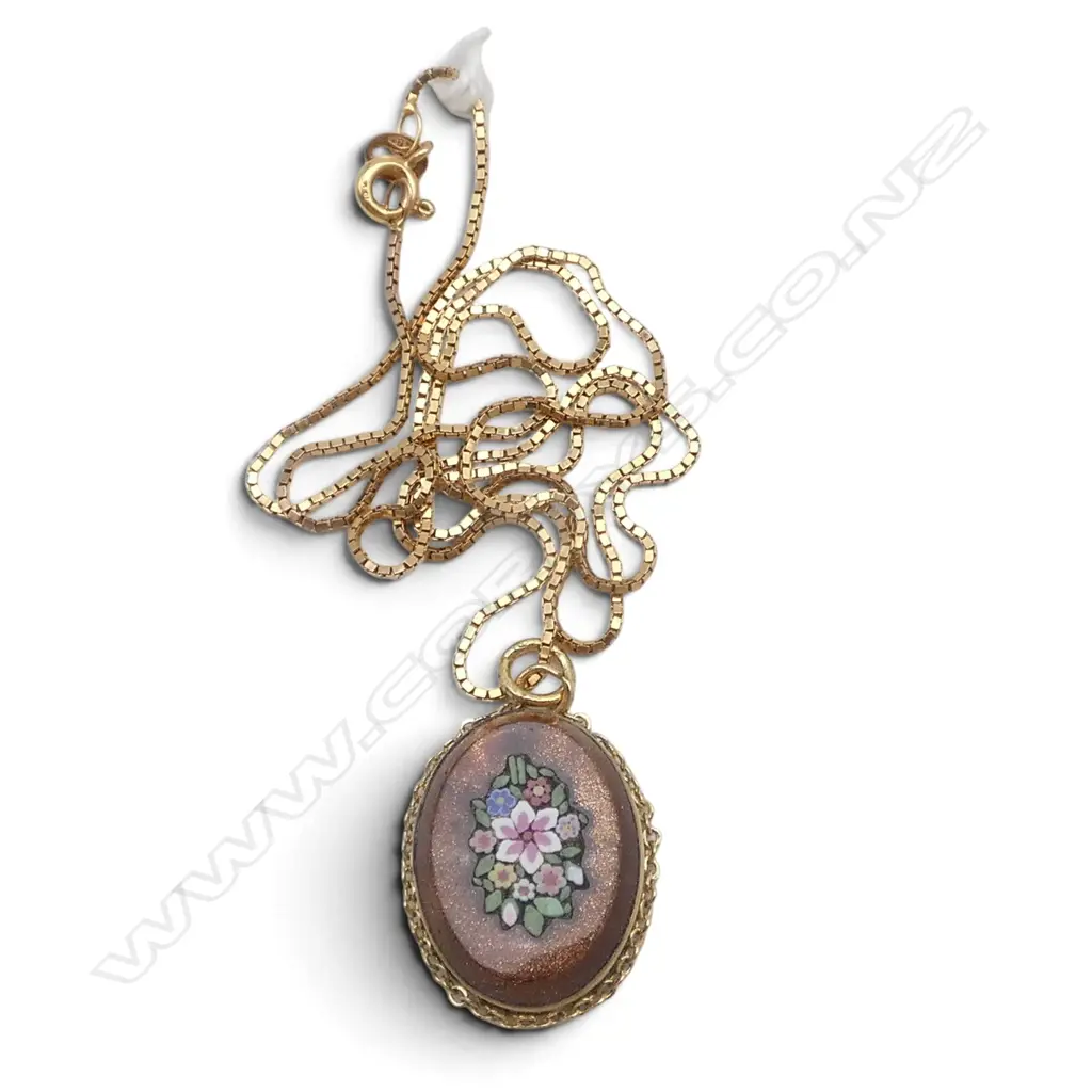 9CT GOLD AND GOLDSTONE LOCKET MICRO MOSAIC AND CHAIN 3.88gms Image 1++