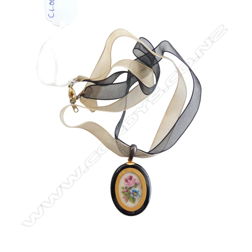 VICTORIAN PENDANT w. NEEDLEWORK ROSE 50x30mm gold mounted on black enamel Image 1++