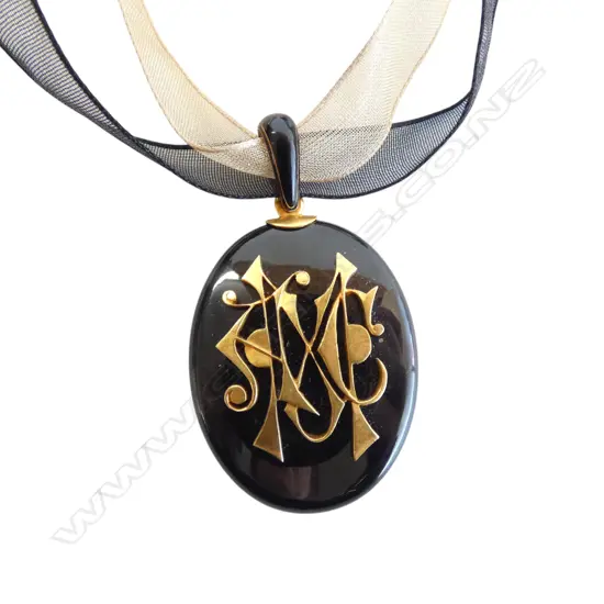 VICTORIAN PENDANT w. NEEDLEWORK ROSE 50x30mm gold mounted on black enamel